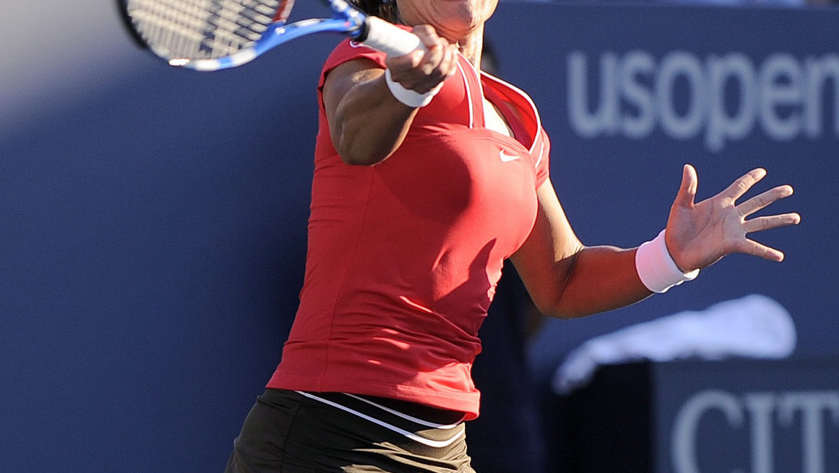 Niespodzianką wtorkowych meczów pierwszej rundy singla tenisistek wielkoszlemowego turnieju US Open (z pulą nagród 22,063 mln dolarów) była porażka rozstawionej z numerem 6 Chinki Na Li z Rumunką Simoną Halep 2:6, 5:7.