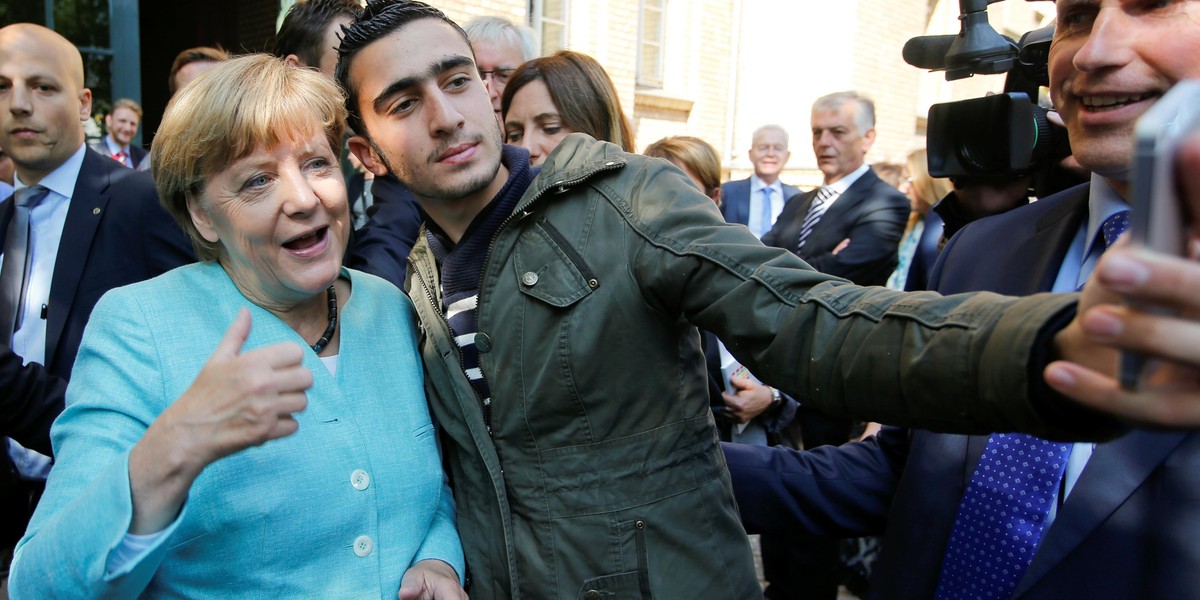 Zrobił selfie z Merkel. Teraz pozywa Facebooka