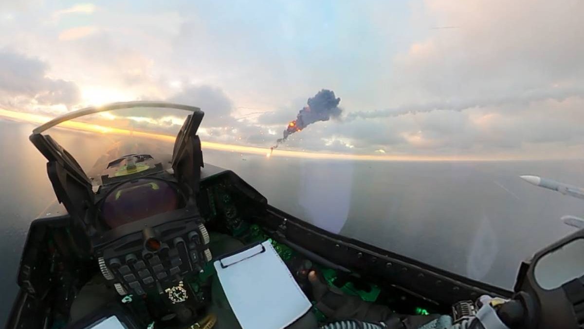 Momentul în care piloții români de F-16 doboară cele două drone rusești Geran în doar 4 minute, deasupra Mării Negre
