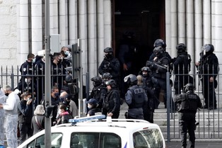 Macron: To "islamistyczny atak terrorystyczny" na Francję. Liczba żołnierzy na ulicach wzrośnie do 7 tys.