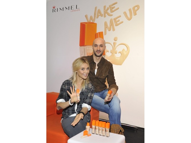 Maja Sablewska i podkład Rimmel 'Wake Me Up'.
