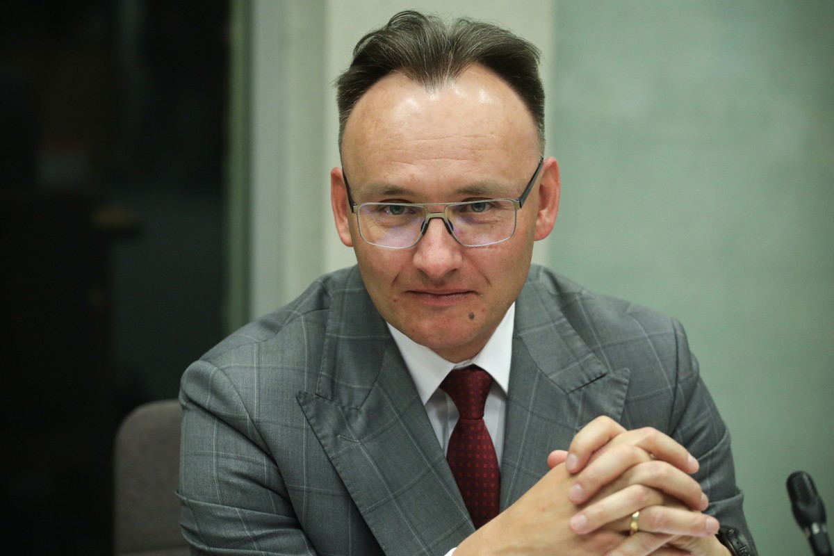 Powołany na świadka były dyrektor Departamentu Spraw Rodzinnych i Nieletnich w Ministerstwie Sprawiedliwości Mikołaj Pawlak na posiedzeniu sejmowej Komisji Śledczej ds. inwigilacji systemem Pegasus, w Sejmie w Warszawie. Komisja ma zbadać legalność, prawidłowość i celowość czynności podejmowanych z wykorzystaniem oprogramowania Pegasus