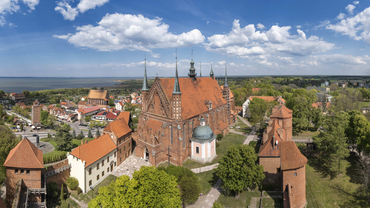 Prace konserwatorskie przy 22 zabytkowych obiektach na Warmii i Mazurach zostaną w tym roku dofinansowane z budżetu województwa. Uchwałę o podziale 400 tys. zł przeznaczonych na ten cel podjęli dziś radni sejmiku.