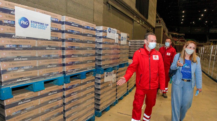 P&G, adomány, Magyar Vöröskereszt