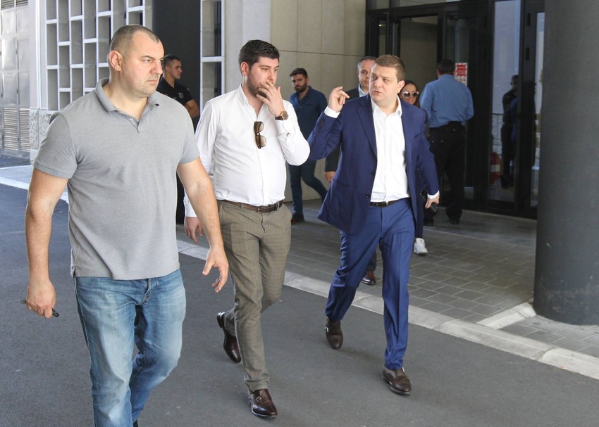 Miloš Vazura ispred Drugog osnovnog tužilaštva 