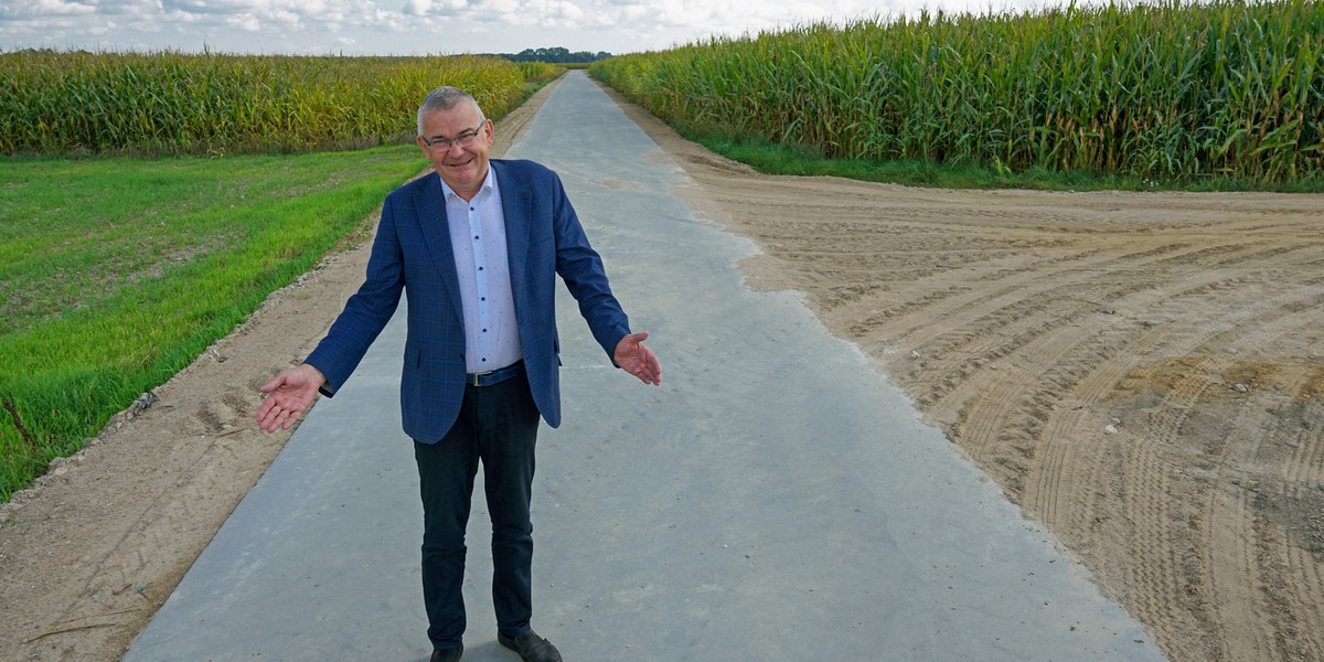 Andrzej Jankowski, wójt gminy Brańsk: Sporo oszczędzamy! Pomysł narodził się kilka lat temu, a wyszło tak, że dopiero teraz został zrealizowany. Potrzeba było czasu ze względu na zgromadzenie środków finansowych. Można powiedzieć, że to moja autorska koncepcja. Realizacja tego projektu daje nam spore oszczędności. Cieszymy się, że inne gminy postanowiły wziąć z nas przykład.