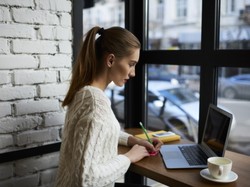 Inwestowanie w siebie w dobie kryzysu? TAK to widzą i robią Polacy