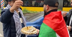 'Berliner Zeitung': Mężczyźni z palestyńskimi flagami rozdają słodycze, aby uczcić atak na Izrael