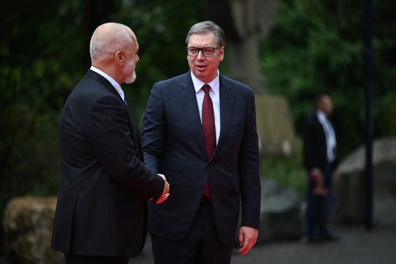 "TO NIJE USTUPAK BEOGRADU, OBE STRANE DOBIJAJU" Poznati nemački list o predlogu Vučića i Rame za EU: "Evropa je pred strateškom odlukom"