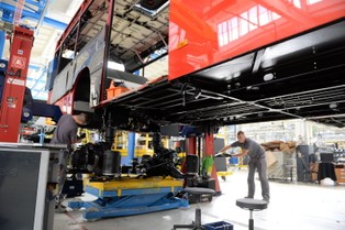 Autobusowa potęga z Polski. Zobacz zdjęcia z fabryki