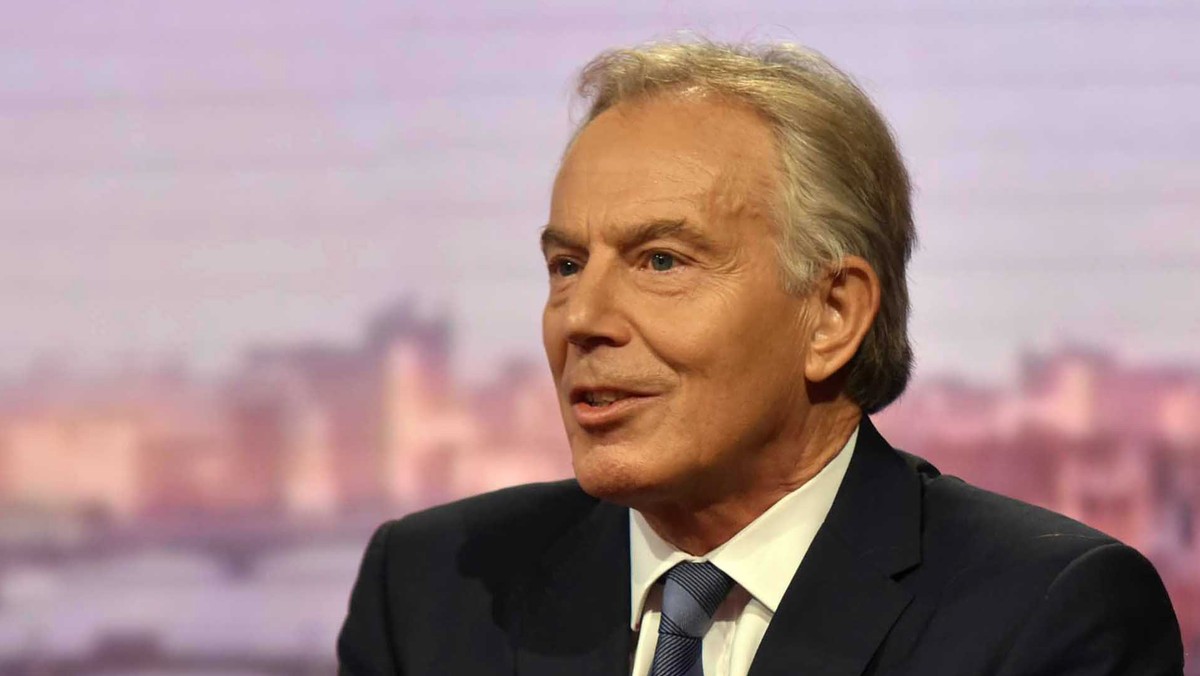 Były brytyjski premier Tony Blair napisał w artykule dla dzisiejszego wydania dziennika "The Times", że "nie ma dyskusji o Brexicie, która nie obejmowałaby dyskusji o imigracji" i zaprezentował swoje propozycje zakładające zaostrzenie reguł migracyjnych.