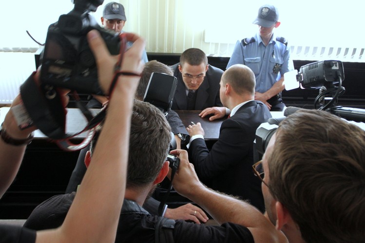 Na 12 lat pozbawienia wolności za gwałt oraz 10 lat więzienia za pobicie określił karę dla Jakuba T. Sąd Okręgowy w Poznaniu. Wcześniej T. został skazany przez sąd w Anglii na dwa dożywocia.