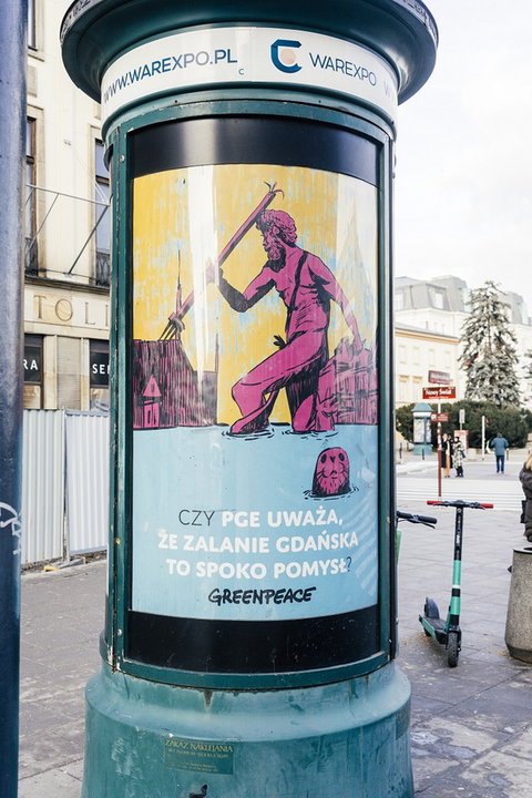 Greenpeace zorganizował kampanię na ulicach Warszawy, w której krytykuje PGE