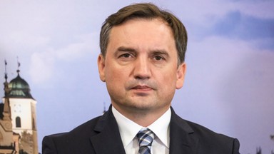 Ziobro o zakupie maseczek przez ministerstwo zdrowia. "Szumowski nie ma się czego bać"