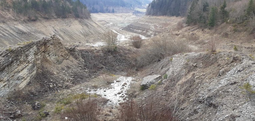 Zaliv ostao na suvom