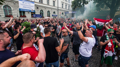 Grupa węgierskich ultrasów zapowiada przyjazd do Warszawy mimo zakazu. Ostrzeżenia przed faszystowskimi prowokacjami