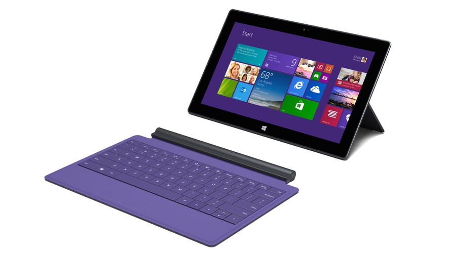 W sprzedaży pojawią się dwie wersje Surface Pro 2. Pierwsza z nich zostanie wyposażona w 4GB RAM oraz 64 GB pamięci flash (899 dolarów). W najmocniejszej konfiguracji na pokładzie znajdzie się natomiast aż 8GB RAM oraz 512 GB wbudowanej pamięci (1799 dolarów). Kupujące Surface Pro 2 otrzymamy również te same bonusy, co w przypadku Surface 2.