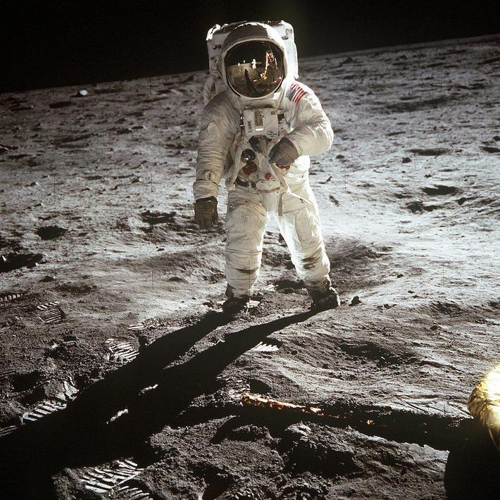 5. Lądowanie na księżycu Apollo 11, 1969 r., 530 milionów widzów