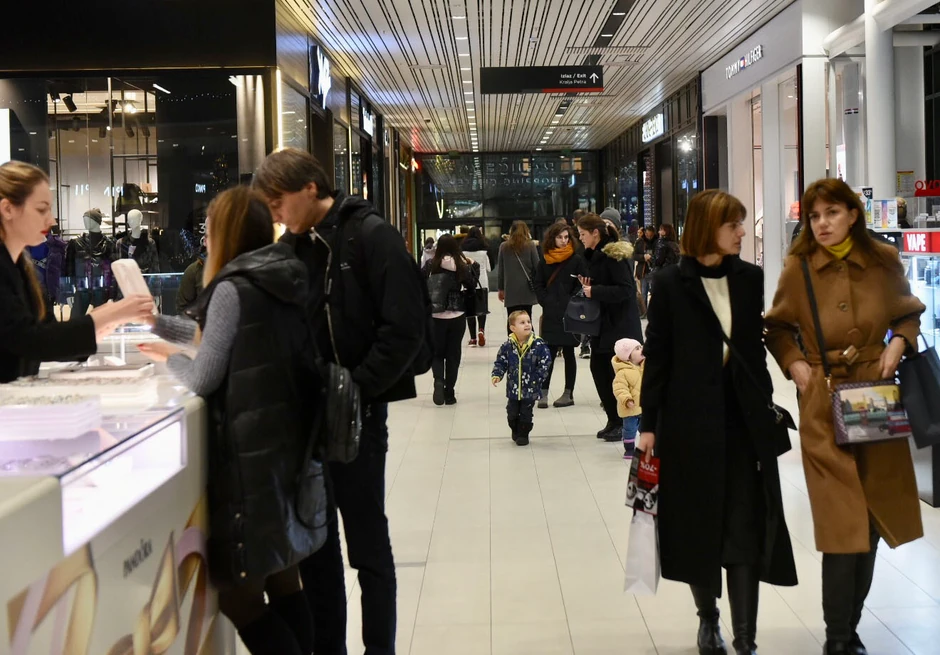 Tržni centri radiće uobičajeno