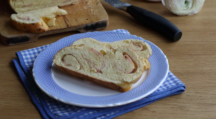 Sonkás húsvéti fonott kalács recept / Fotó: Ringier