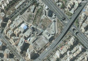 Ilustracija: Oštećene zgrade nakon vazdušnih napada na fabriku optičke industrije u Isfahanu, Iran