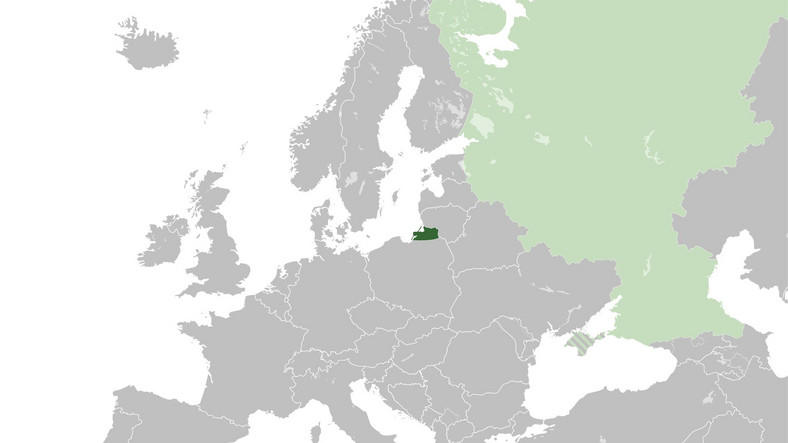 Obwód królewiecki (zaznaczony ciemnozielonym kolorem) na mapie Europy.