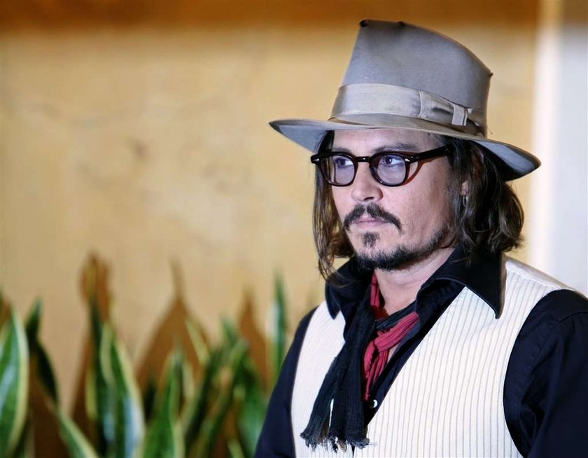 Depp słucha muzyki Biebera