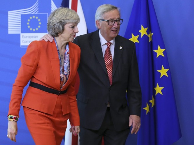 Theresa May i Jean-Claude Juncker