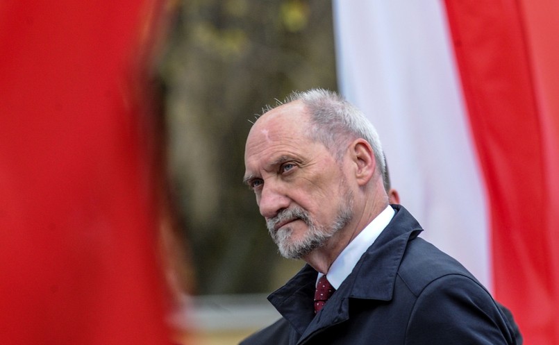 Antoni Macierewicz obserwował szkolenie kadetów z klas mundurowych w Warszawie