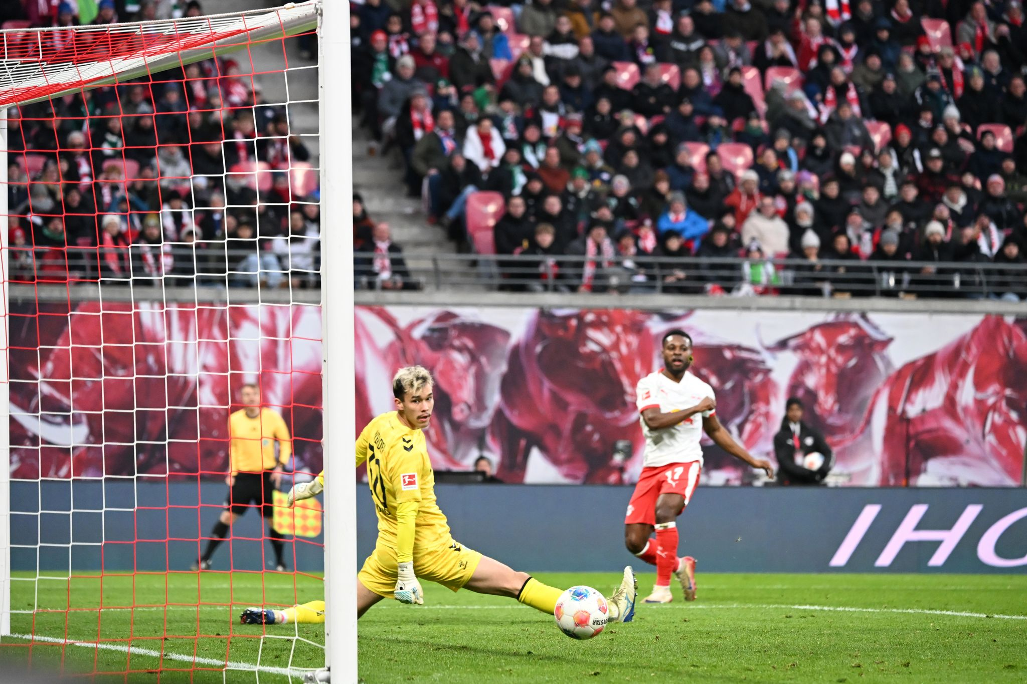 Traumtor gegen Spielverlauf: Ouédraogo schießt Leipzig auf Platz zwei