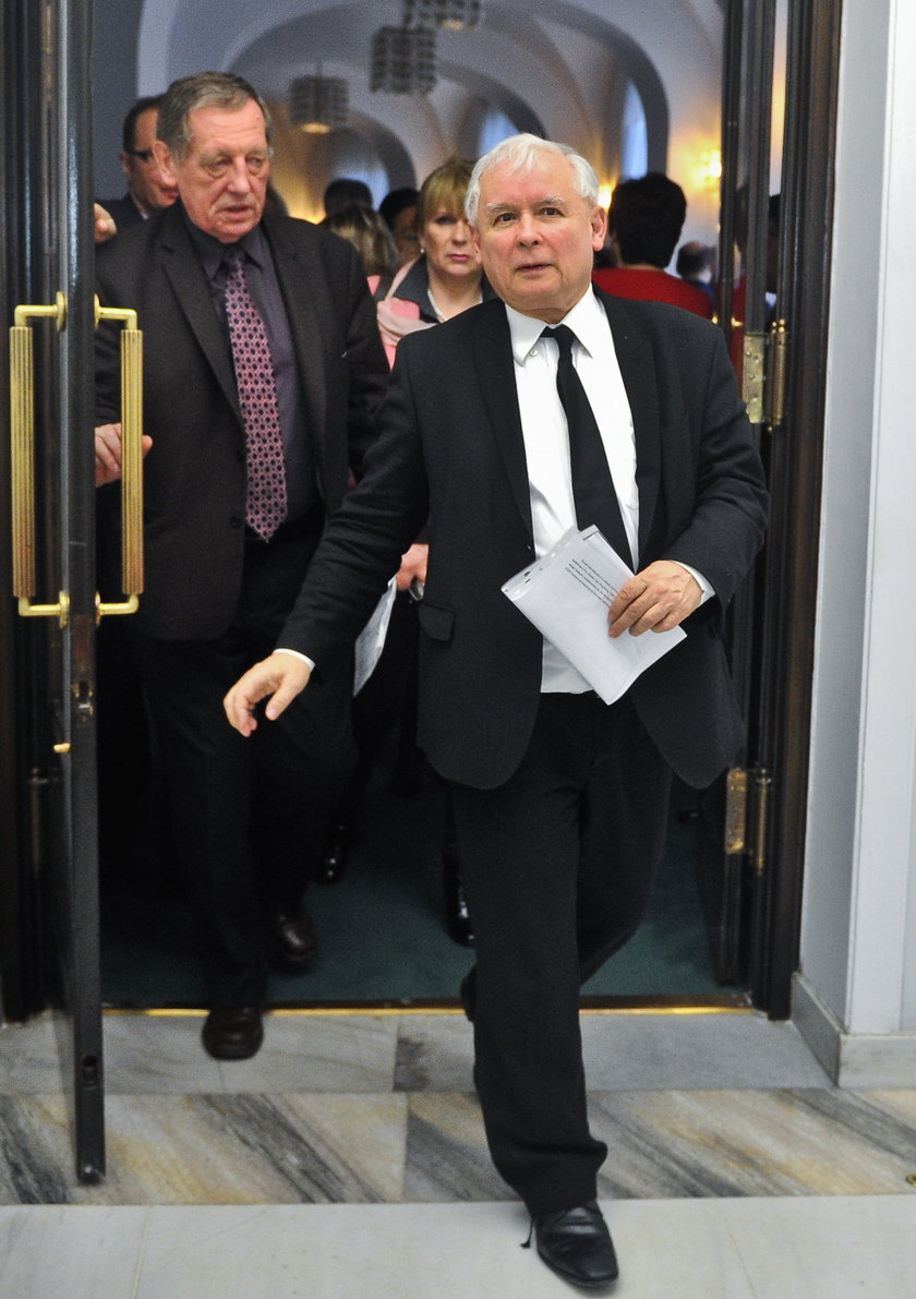 Cóż za spojrzenia! Kaczyński i Szczypińska w Sejmie