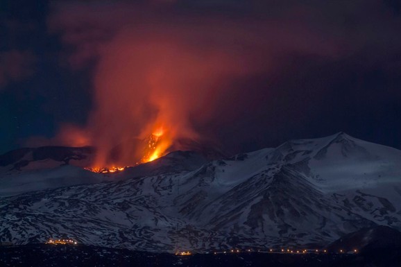 "PROVERITE STATUS SVOG LETA" Nema letova na ovom aerodromu na Siciliji, Etna IZBACUJE PEPEO u atmosferu