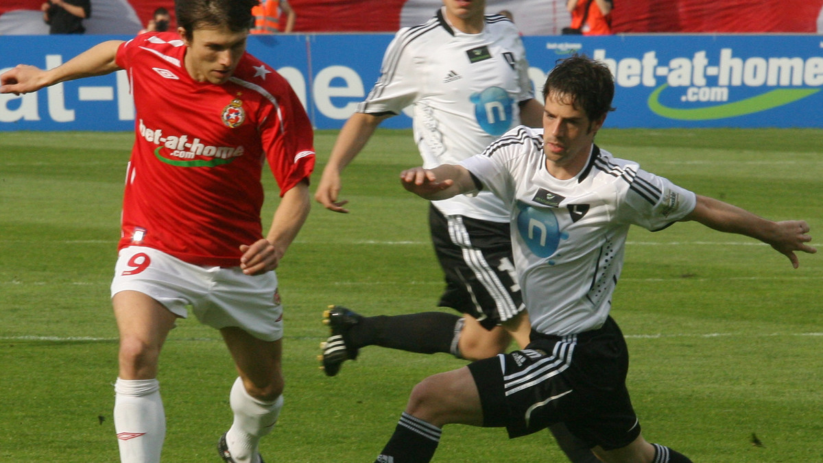 Zawodnik Wisły Kraków Rafał Boguski prawdopodobnie złamał kość strzałkową podczas meczu Ekstraklasy z Legią Warszawa (1:0).