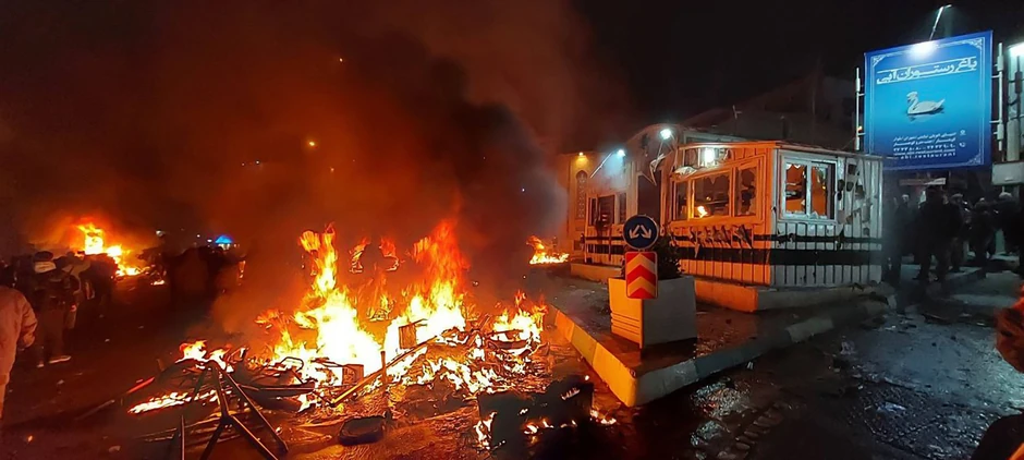 Protesti u Teheranu, zapaljen policijski punkt