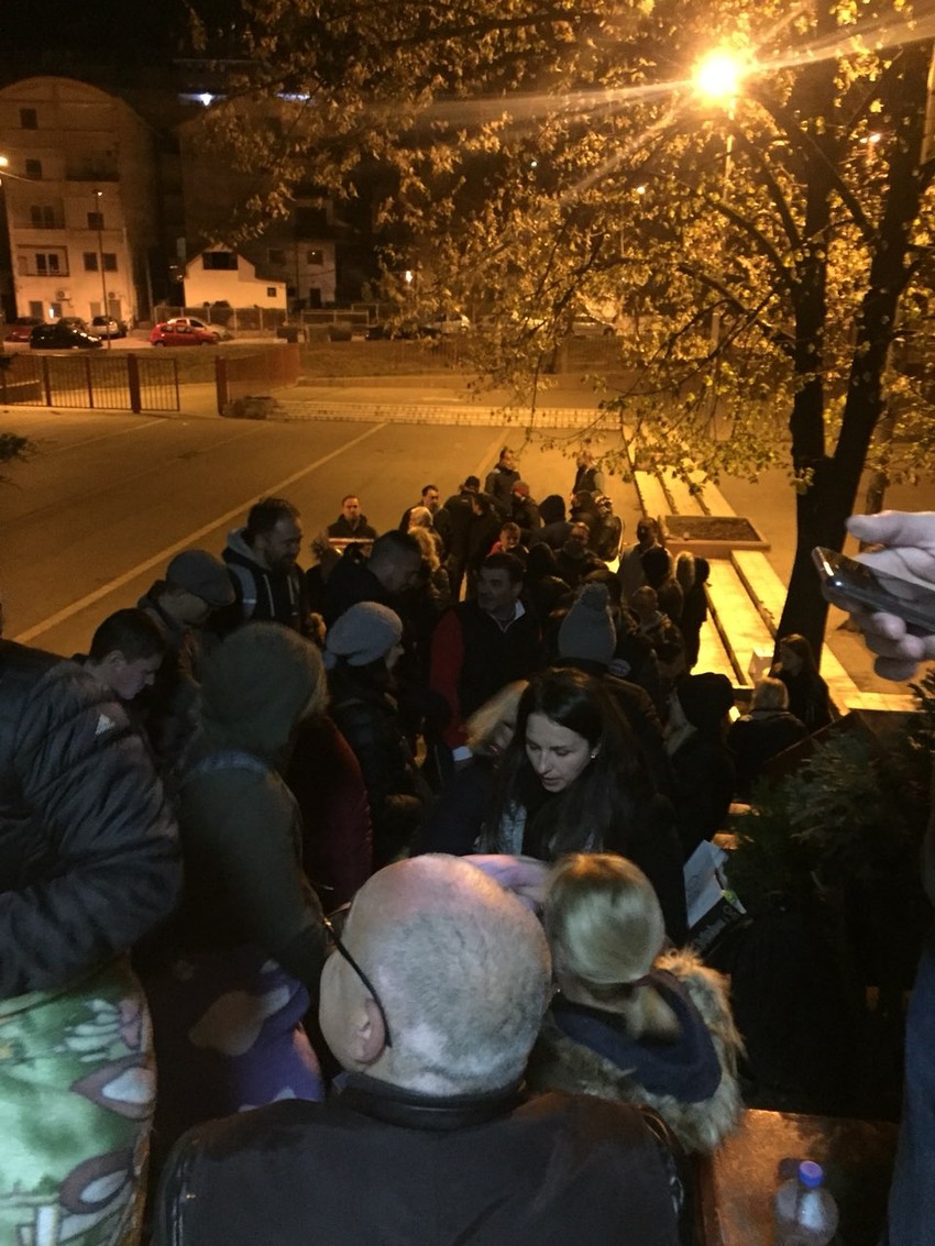 Mirijevci noćili ispred škole