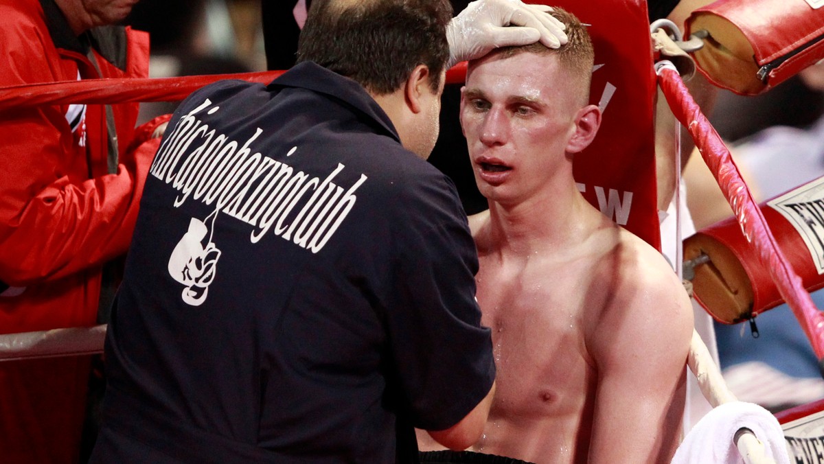 Wielkim sercem do walki i nokdaunem zafundowanym faworyzowanemu mistrzowi świata WBC wagi półciężkiej Adonisowi Stevensonowi Andrzej Fonfara (25-3, 15 KO) zapracował sobie na dobrą ocenę w przegranym na punkty pojedynku na gali w Montrealu.