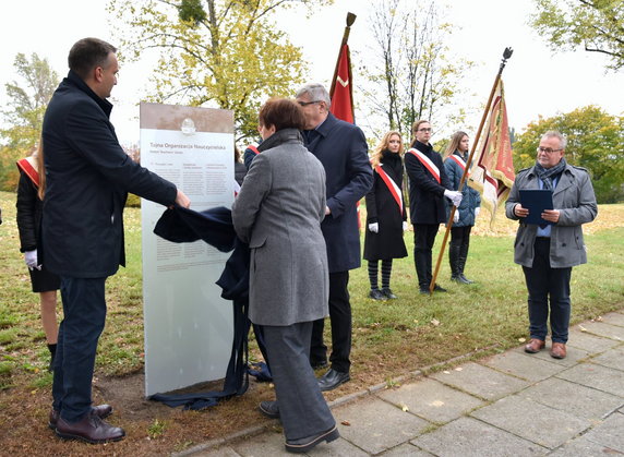 W Poznaniu odsłonięto tablicę upamiętniającą Tajną Organizację Nauczycielską fot. UMP