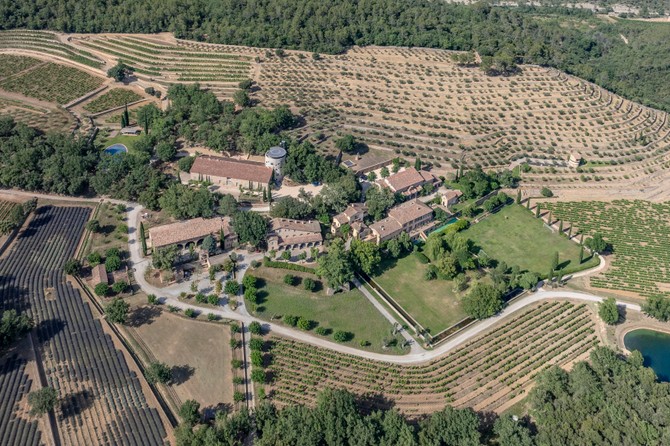 Imanje i vinarija Miraval, predmet višegodišnjeg spora bivših supružnika