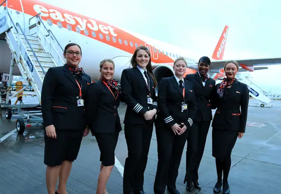 Easy Jet wprowadza neutralność płciową. Personel nie przywita was słowami "panie i panowie"