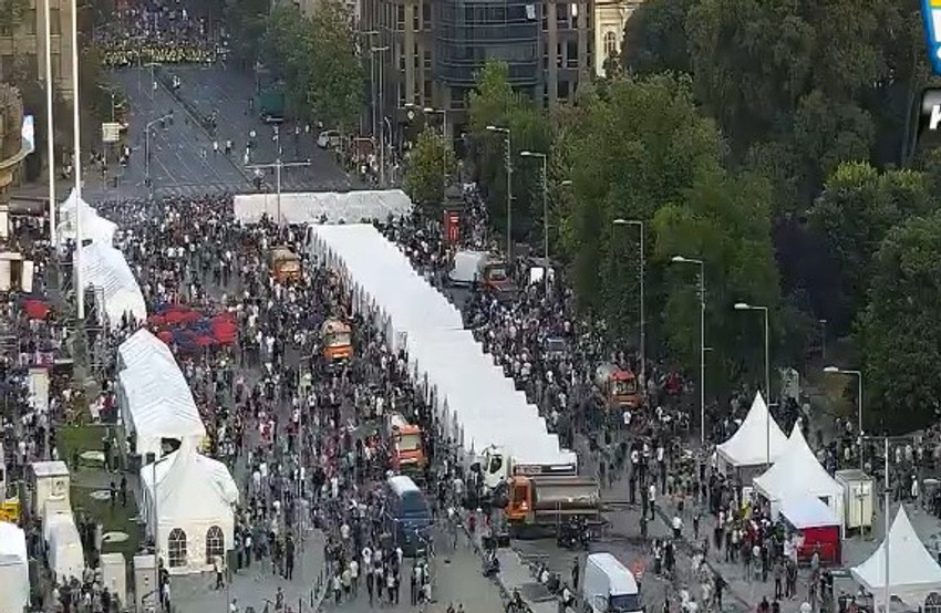 Skup kod Pionirskog parka nešto posle 20 časova