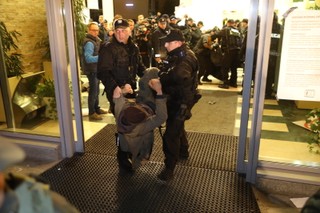 Nieprzekazanie zatrzymanym aktywistom posiłków wegańskich nosi znamiona przemocy fizycznej [OPINIA]