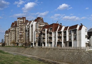 Lepa Brena, zgrada u Kragujevcu