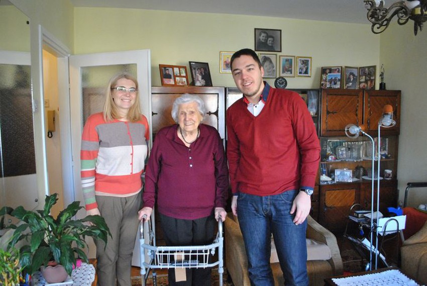 Baka Nadežda (u sredini) napunila je 104. godine