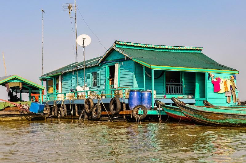 Kambodża - zielony domek na wodzie