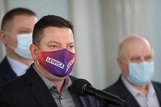 Lewica: Umowy cywilnoprawne trwające pół roku powinny być przekształcone w umowy o pracę