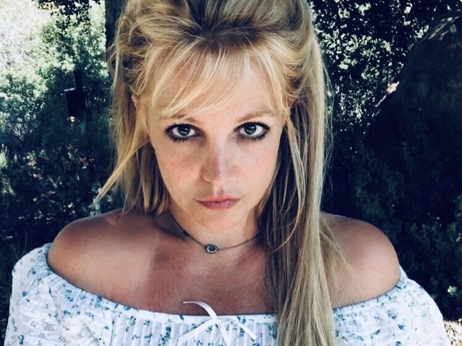 Britni Spirs ponovo objavila svoje golišave fotografije