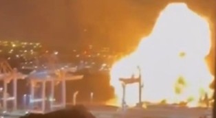 Roje dronów uderzyły w nocy. Rosyjski terminal i okręty w płomieniach