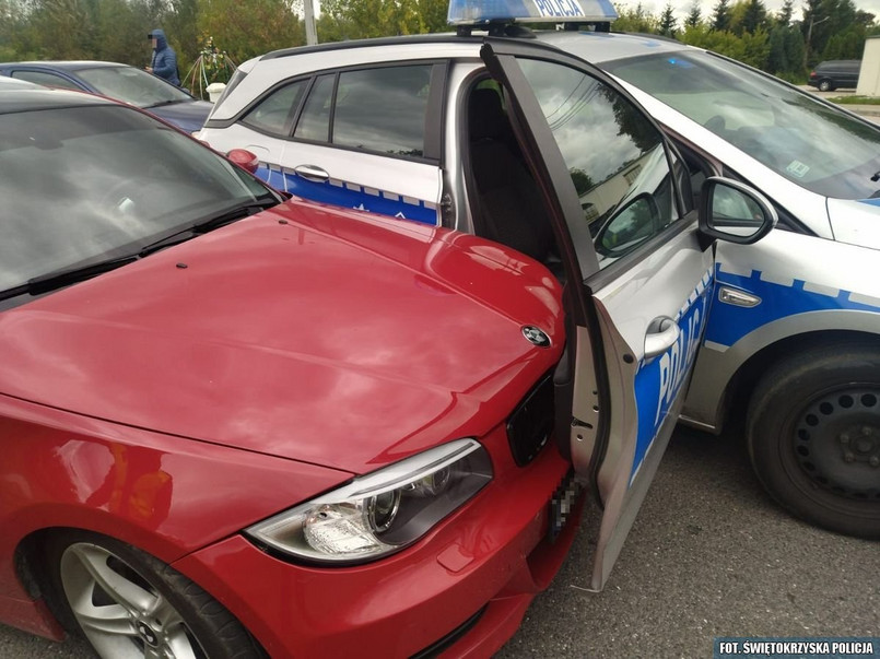 Kierowca BMW uderzył w radiowóz