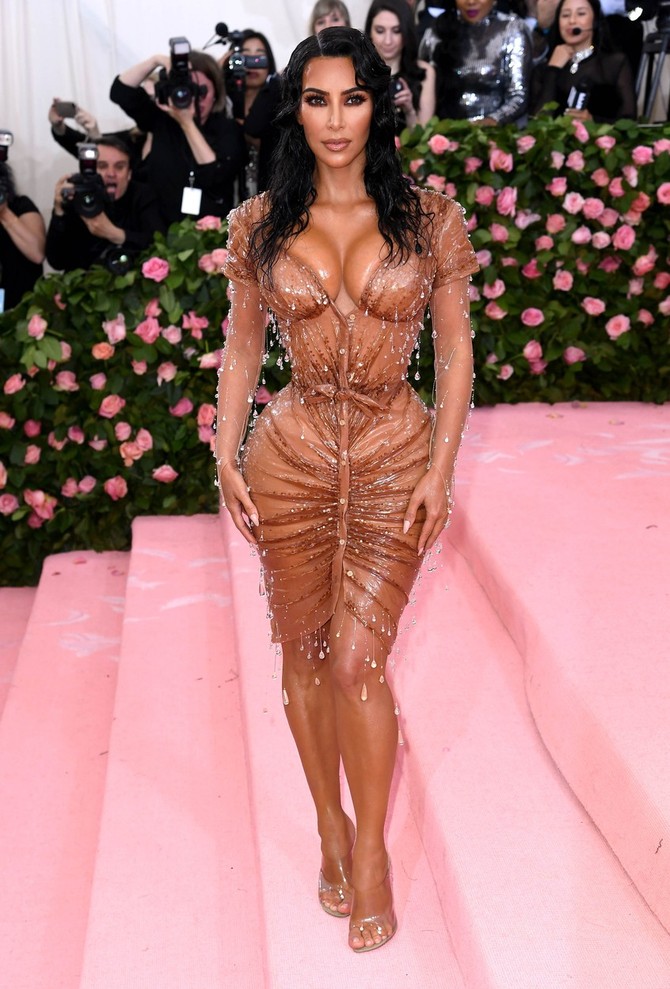 Kim Kardašijan u Miglerovoj kreaciji na Met Gali 2019. godine 
