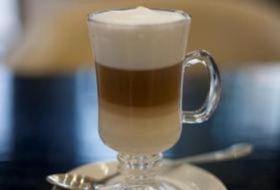 Brytyjczycy zamiast kawy wolą zieloną herbatę